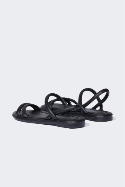 Woman Flat Sole Faux Leather Sandals