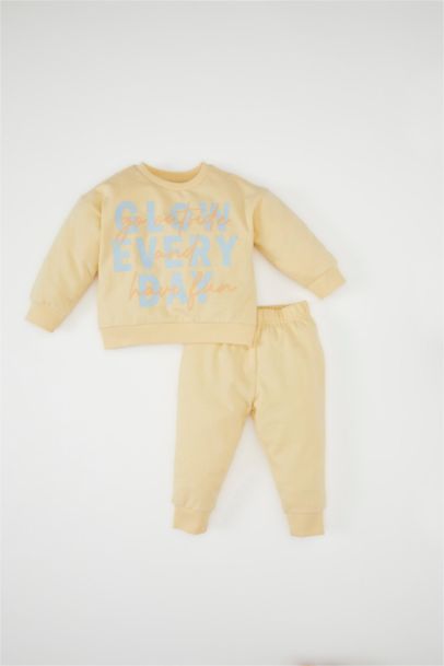 طقم بيبي بناتي بطبعة شعار خفيف قصة عادية - قطعتين