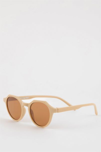Man Round Sunglasses
