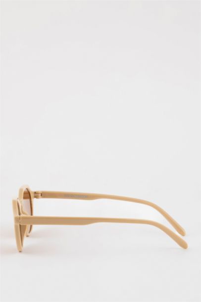 Man Round Sunglasses