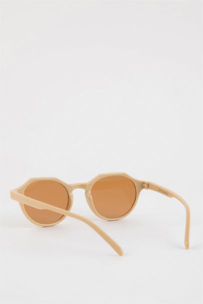 Man Round Sunglasses