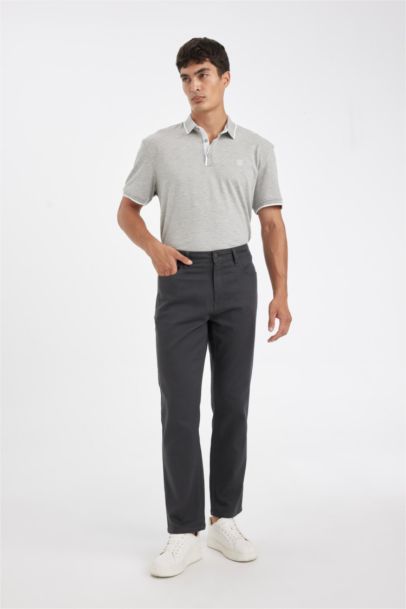 بنطرون بيزك سادة برجل عادي