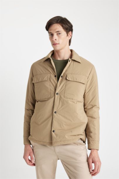 قمصلة نفخ سليم فيت بياقة قميص بجيب مقاوم للماء