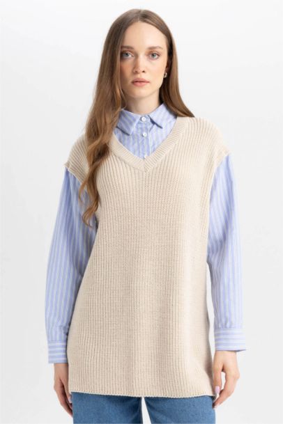 Regular Fit V Yaka Yandan Yırtmaçlı Triko Süveter Tunik