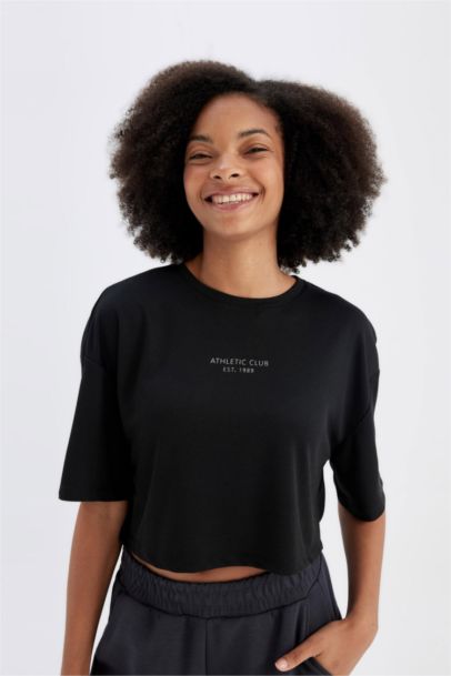 تيشيرت رياضي اوفر سايز نص ردن بطبعة شعار من DeFactoFit