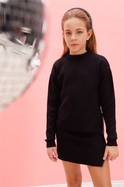 Girl Black Crew Neck Slit Knitted Pullover