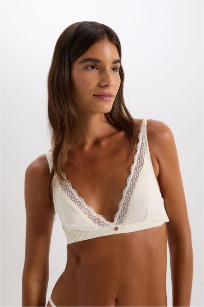 Soutien-gorge basique avec détail en dentelle