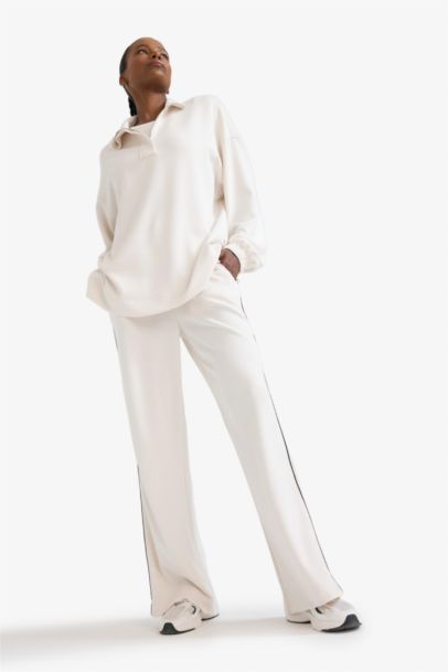 بنطرون بجامة رياضي برجل واسع وايد ليج من DeFactoFit