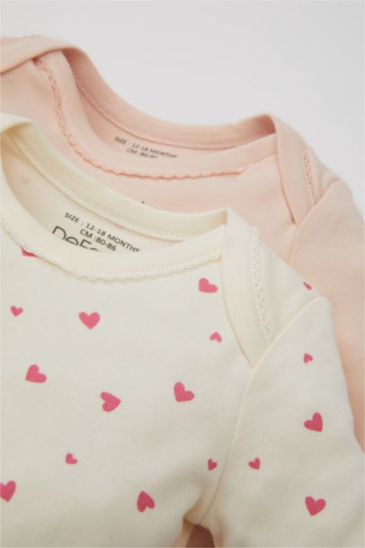 سالوبيت بيبي بناتي حديثي الولادة بطبعة قلب - قطعتين