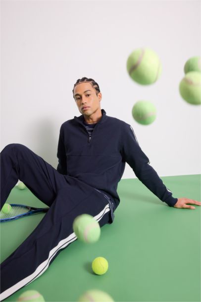 سويت شيرت قصة عادية بياقة عالية بنصف سحاب