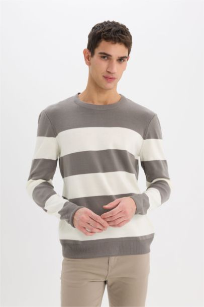 بلوز تريكو قصة عادية بياخة مستديرة