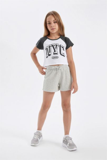 شورت بناتي قصير مضلع برباط