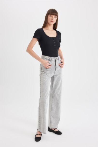 تيشيرت سليم فيت  نص كم مضلع برقبة مستديرة