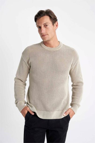Relax Fit Crew Neck Textured Knitted Pullover