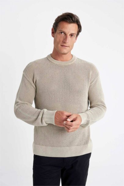 Relax Fit Crew Neck Textured Knitted Pullover