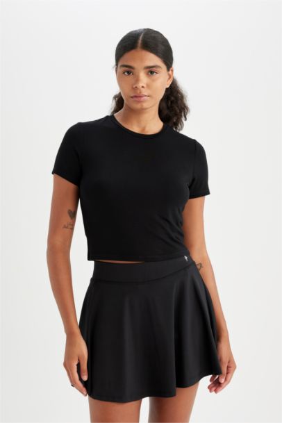 تي شيرت نص كم كروب توب بياقة مستديرة