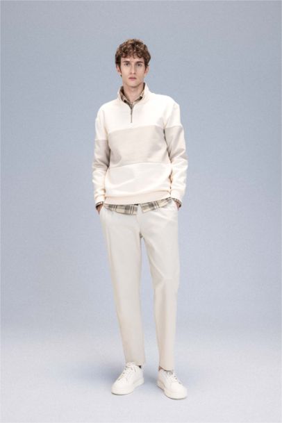 سويت شيرت قصة مريحة بياقة عالية