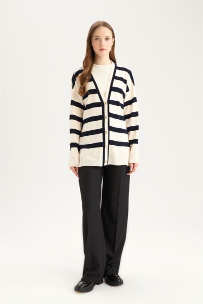 Regular Fit V Yaka Çizgili Düğme Kapmalı Tunik Triko Hırka