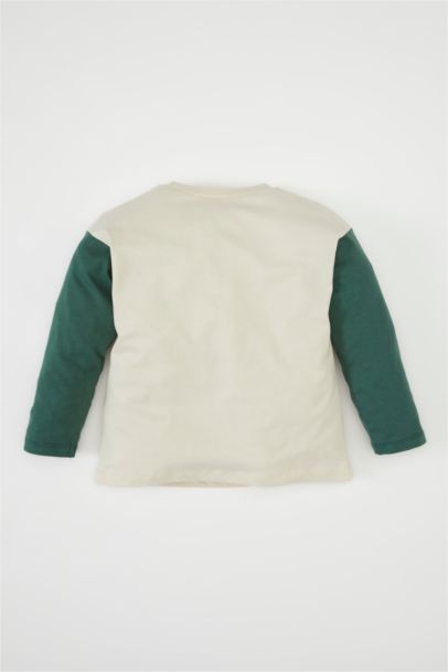 تيشيرت كم طويل بطبعة شعار قصة عادية بياقة مستديرة