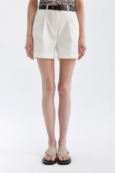 شورت قصير تشينو بخصر عالي