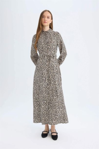 Robe longue à motif Léopard et à Col de chemise