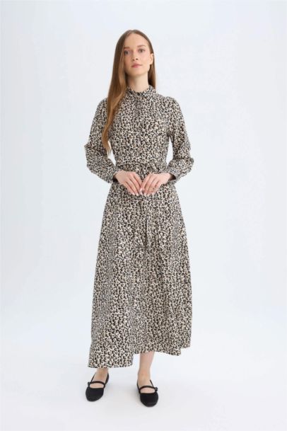 Robe longue à motif Léopard et à Col de chemise