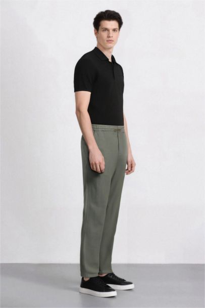 Прямые брюки-джоггеры приталенного кроя с карманами