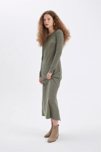 Платье с длинным рукавом