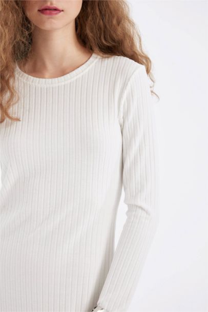 Платье с длинным рукавом