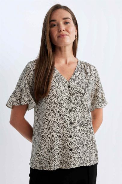 Regular Fit V-Neck Short Sleeve Shirt