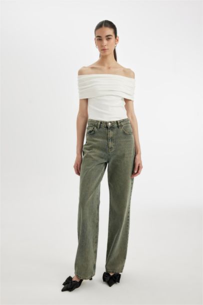 تيشيرت سليم فيت نص كم وكتف مكشوف