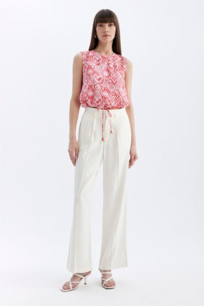 Fitted Desenli Yuvarlak Yaka Kolsuz Bluz