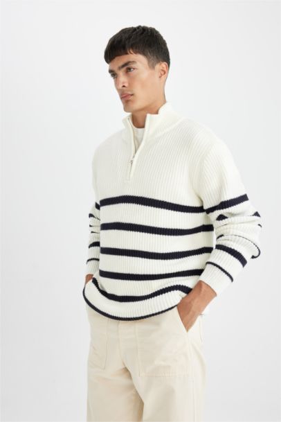 Standard Fit Stand Collar Half Zipper Striped Knitwear Pullover
