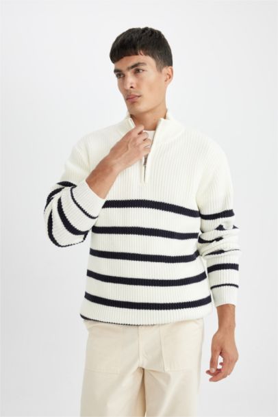 Standard Fit Stand Collar Half Zipper Striped Knitwear Pullover