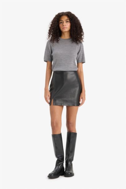 بلوز تريكو نص ردن قصة عادية بياخة مستديرة