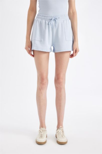 شورت برمودا سادة قصة عادية