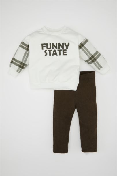 طقم بيبي اولادي بطبعة شعار خفيف قصة عادية - قطعتين