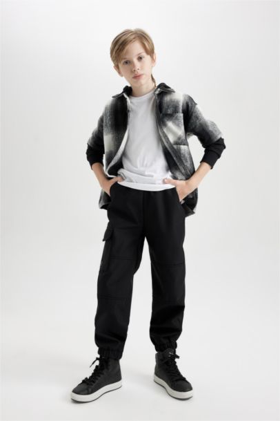 بنطلون اسود جوجر اولادي قطيفة بجيب كارجو