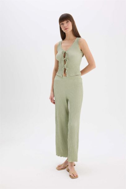 Pantalon à jambes larges et à taille élastique