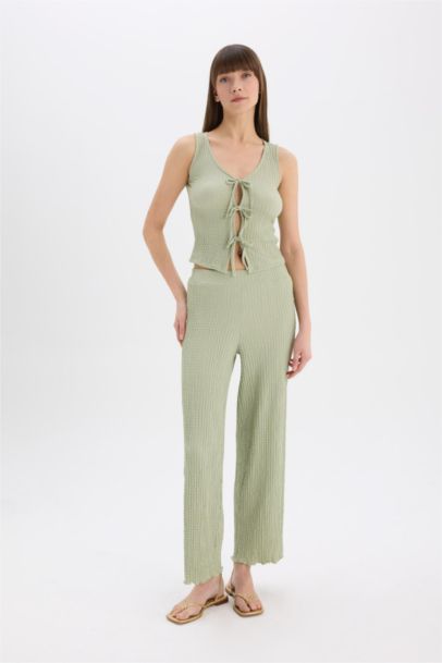 Pantalon à jambes larges et à taille élastique