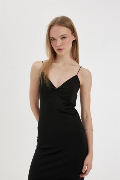 Slim Fit V-Neck Maxi Dress