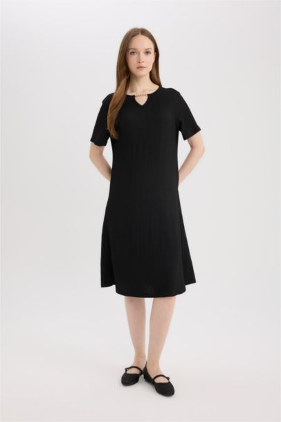 فستان قصير منسوج قصة عادية بياخة مستديرة