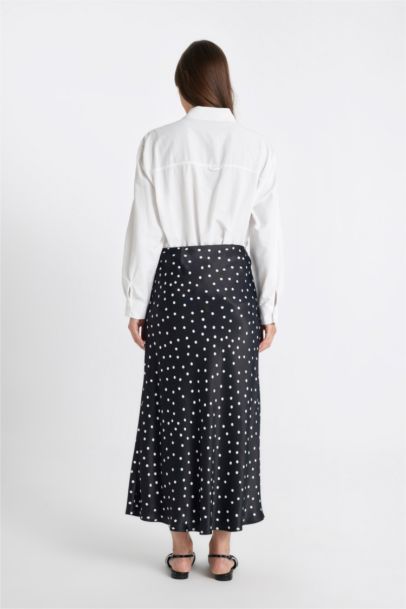 A Kesim Puantiyeli Saten Maxi Etek