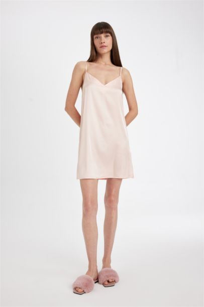 Robe en Satin à bretelles et Col V Coupe régulière de Fall in Love