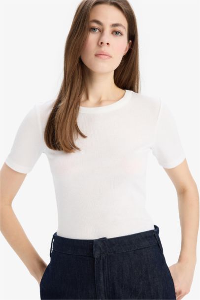 تيشيرت نص كم سليم عادي برقبة مستديرة