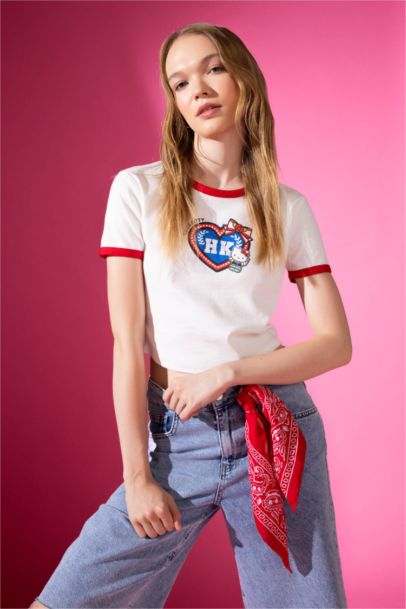 Hello Kitty Fitted Crew Neck Printed Ribbed T-Shirt