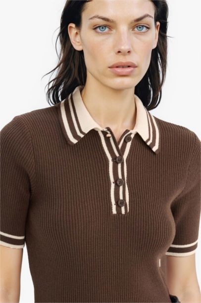 Pull en tricot à col polo avec boutons coupe régulière