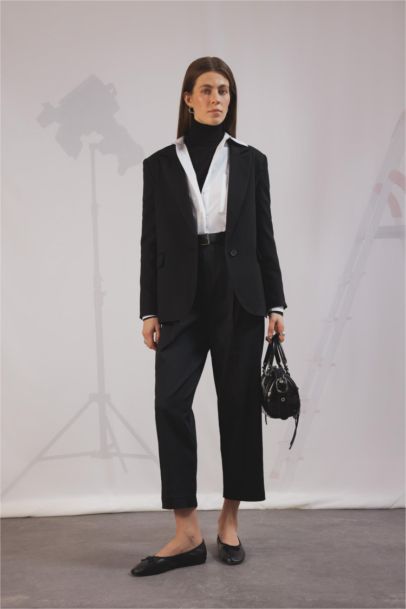 Pantalon Coupe Carotte avec poches et longueur Cheville