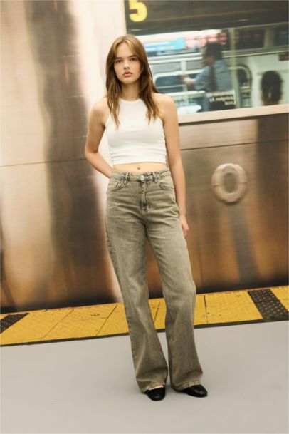 Jean droit et large taille haute, long et délavé