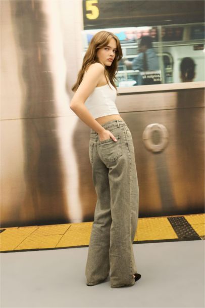 Jean droit et large taille haute, long et délavé